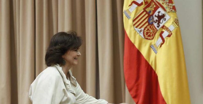 La vicepresidenta del Gobierno, Carmen Calvo, comparece en la Comisión de Igualdad del Congreso. (JAVIER LIZÓN | EFE)