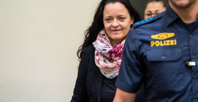 La acusada Beate Zschäpe a su llegada a la lectura de su sentencia en el tribunal regional de Múnich en Baviera (Alemania). / EFE
