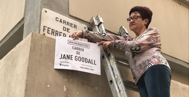 Acción simbólica de #WomenInCities en una calle de Barcelona. / EVA GARCÍA VALERO / CITYCISE