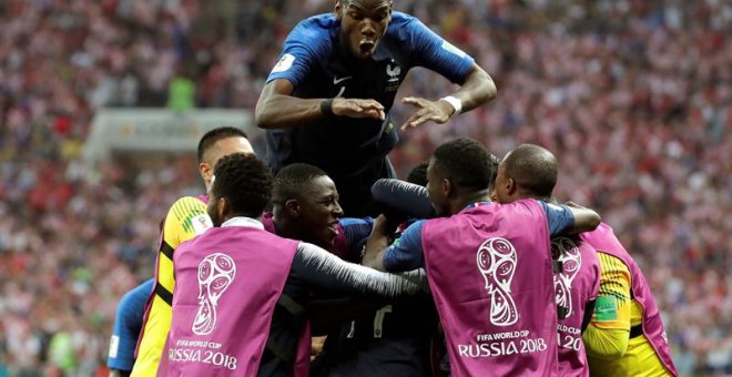 Jugadores franceses durante la celebración del cuarto gol en la final del Mundial ante Croacia./EFE