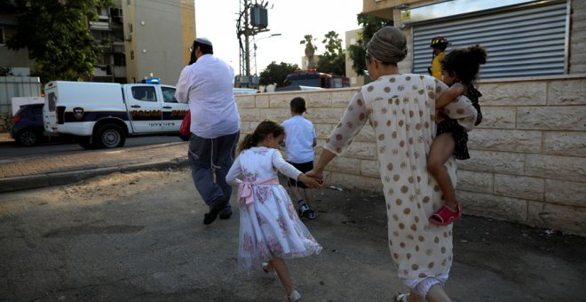 Israelíes, en Sederot el pasado fin de semana. REUTERS/Amir Cohen
