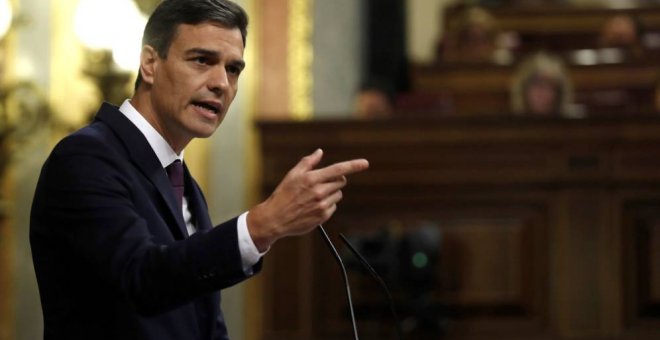 El jefe del Ejecutivo, Pedro Sánchez, durante su comparecencia a petición propia en el Congreso, en un pleno extraordinario para informar de su programa de Gobierno / EFE