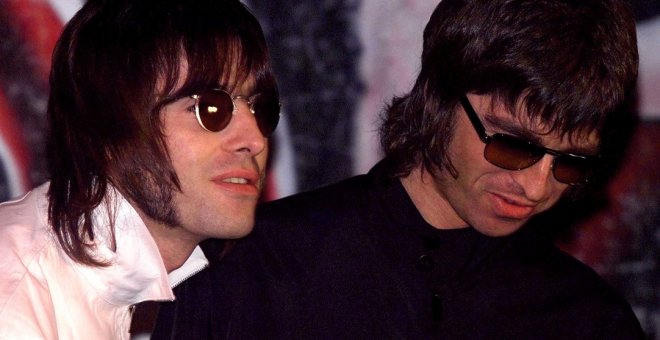 Liam y Noel Gallagher, de Oasis. / REUTERS