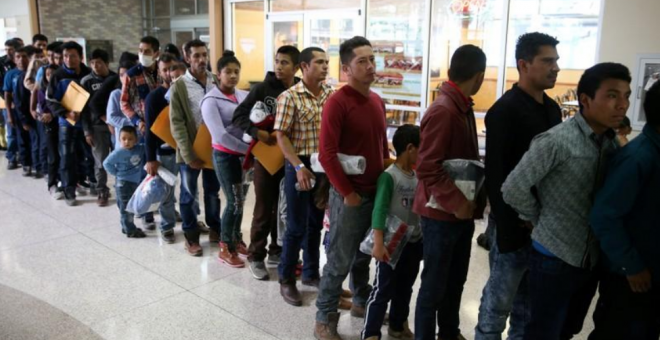 Familias mexicanas son separadas en la frontera entre EEUU-México - REUTERS