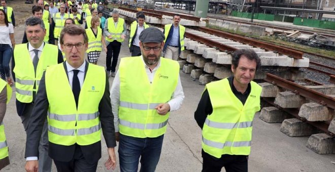Feijóo durante la visita a las obras de la estación intermodal de Santiago de Compostela | EFE/Xoan Rey