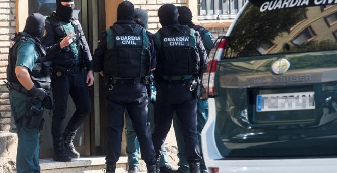 Operación de la Guardia Civil en Mataró este miércoles. EFE/Quique García