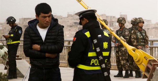 Imagen de un ejemplo de represión china a los uigures. REUTERS