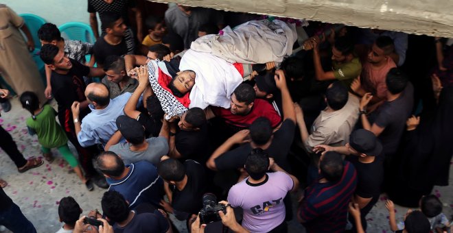 Un palestino herido entra en un hospital de la región | REUTERS