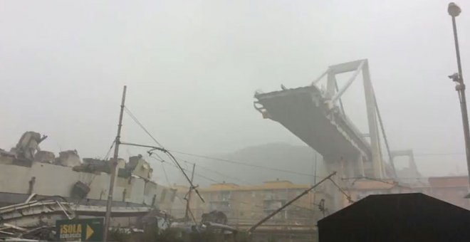 Imagen del puente Morani de Génova (Italia) tras el colapso. @poliziadistato