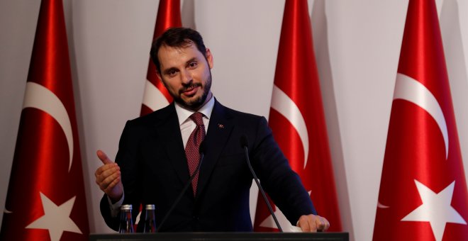 El ministro de Finanzas turco, Berat Albayrak, en una comparecencia en Estambul. REUTERS/Murad Sezer