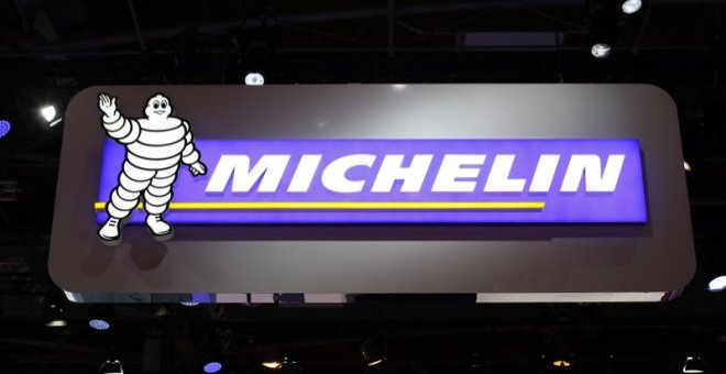 El logo de la empresa de neumáticos Michelin, con su mascota Bibendum, en una feria automovilística en París. REUTERS