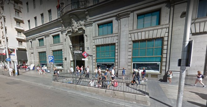 Salida de la estación de Metro de Gran Vía, junto a la sede de Telefónica, en Madrid. GOOGLE STREET VIEW