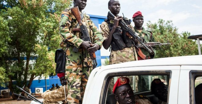 Soldados de Sudán del Sur en la localidad de Paloch, en una imagen de archivo. / AFP - ANDREI PUNGOVSCHI