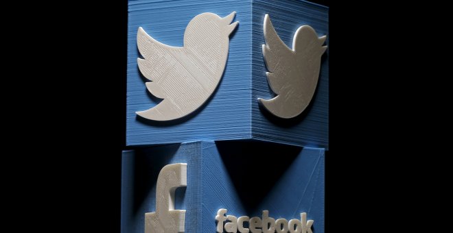 Logos de Facebook y Twitter. REUTERS/Dado Ruvic