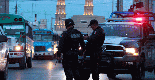 La Policía Federal patrulla las calles de Ciudad Juárez, en México. REUTERS