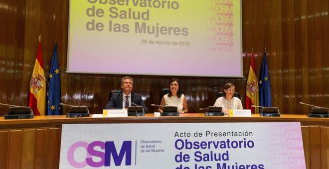 GRAF1343 MADRID, 28/08//2018.- La ministra de Sanidad, Carmen Montón, contesta a las preguntas de los periodistas tras la reunión celebrada hoy en la sede del Ministerio donde anunció la creación del Observatorio de Salud de las Mujeres a sociedades cient