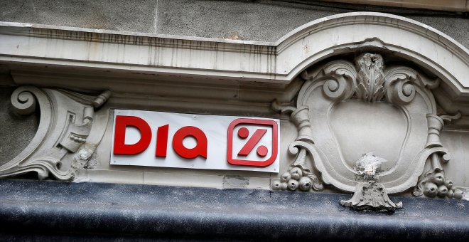 El logo de Dia en uno de sus supermercados en el centro de Madrid. REUTERS/Andrea Comas