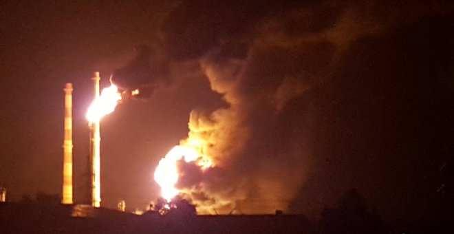 Imagenes del incendio de una refinería en Ingolstadt, Alemania./REUTERS