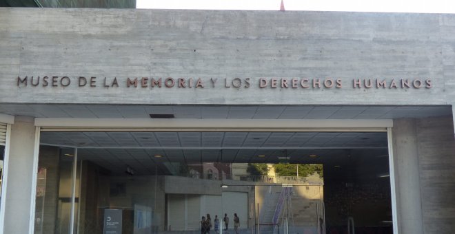 Entrada del Museo de la memoria y los derechos humanos en Chile | Meritxell Freixas