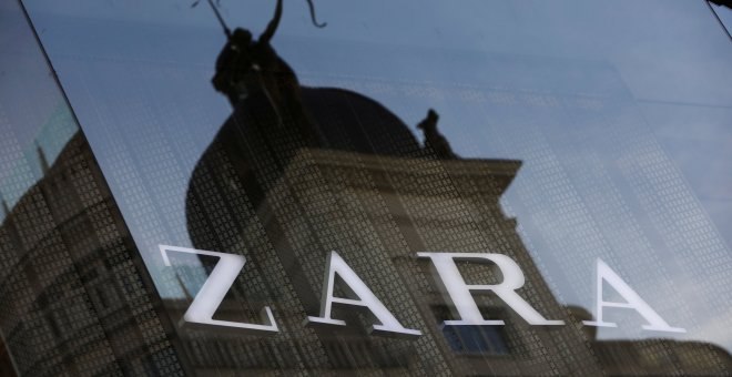 El logo de Zara, la principal enseña de Inditex, en una de sus tiendas en el centro de Madrid. REUTERS/Susana Vera