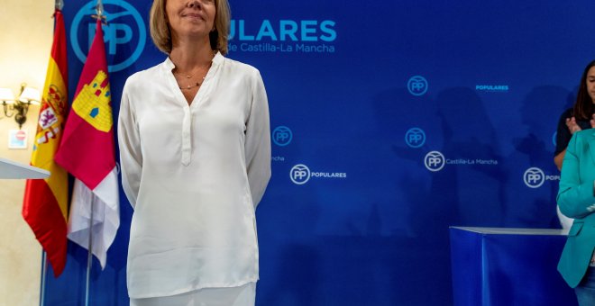María Dolores de Cospedal, durante la Junta Directiva Regional del PP en la que anunció su renuncia a liderar la formación en la comunidad autónoma. EFE/Ismael Herrero