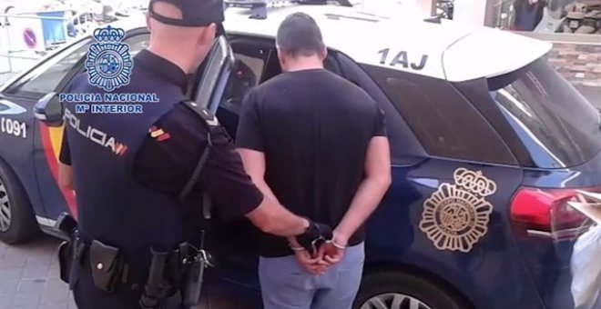 La Policia Nacional deteniendo al hombre en Fuenlabrada/EP