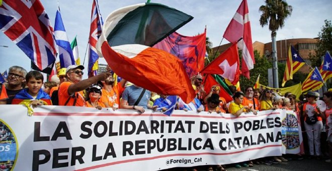 Imatge d'una de les pancartes en la manifestació independentista d'aquest dilluns. / Joel Kashila.