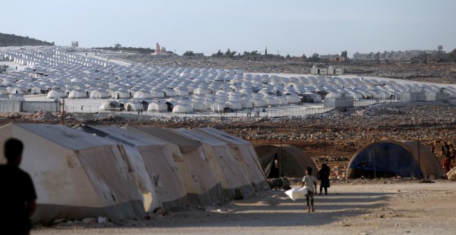 Un campo de refugiados de la Media Luna Roja para sirios desplazados | REUTERS/Khalil Ashawi