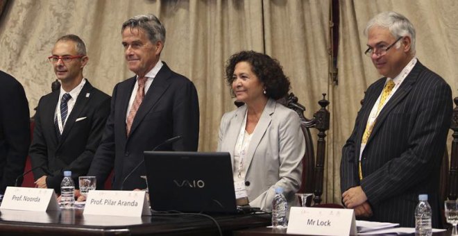 La vicepresidenta de la CRUE, Pilar Aranda, segunda por la derecha, durante durante la inauguración de la XXX Asamblea de la Magna Charta Universitatum en Salamanca. (J.M. GARCÍA | EFE)