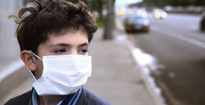 Un número creciente de investigaciones en todo el mundo demuestran que el aire contaminado es tóxico para el cerebro infantil. ADOBE STOCK