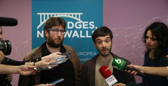El eurodiputado de Podemos, Miguel Urban, y el diputado Pablo Bustinduy, en una imagen de archivo. (EP)