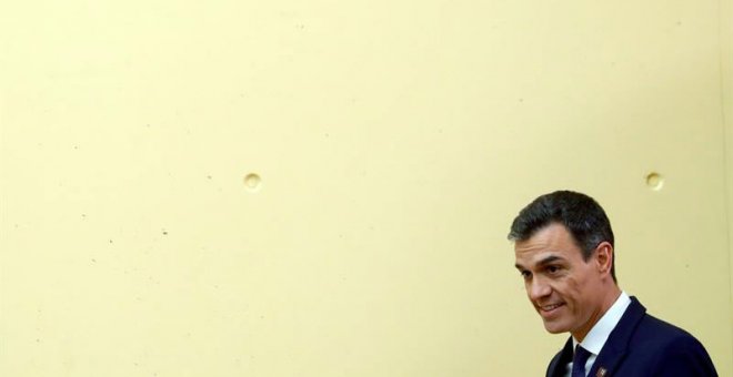 El presidente del Gobierno español, Pedro Sánchez, a su llegada a la rueda de prensa tras la segunda jornada de la cumbre informal europea de Salzburgo, dedicada a la crisis migratoria. (JUANJO MARTÍN | EFE)