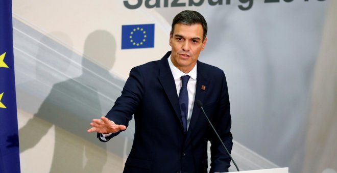 El presidente del Gobierno español, Pedro Sánchez, durante la rueda de prensa tras la segunda jornada de la cumbre informal de la UE de Salzburgo. EFE/Juanjo Martín
