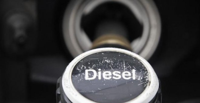 La subida al impuesto del diesel va a significar un aumento de 38 euros por cada mil litros - Reuters