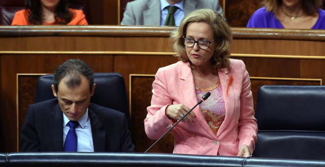 El ministra de Economía, Nadia Calviño, durante su intervención en la sesión de control al Ejecutivo en el Congreso de los Diputados. EFE/ Fernando Villar