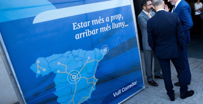 Más de 1.400 empresarios, directivos y profesionales de toda España se han reunido en el acto empresarial de impulso al Corredor Mediterráneo celebrado en Barcelona, organizado por la Asociación Valenciana de Empresarios (AVE).- EFE/ Enric Fontcuberta.