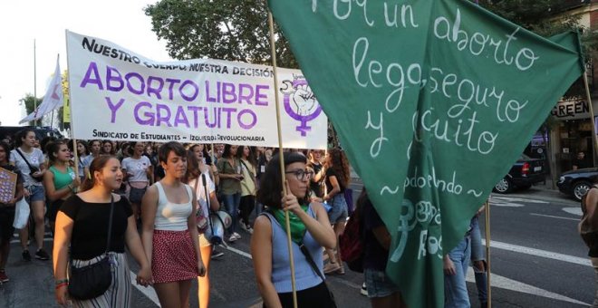 28/09/2018.- Un momento de la manifestación convocada por el Movimiento Feminista de Madrid con motivo del Día Internacional por la Despenalización del aborto y la Defensa de los Derechos Sexuales y Reproductivos de las mujeres. EFE/ Zipi