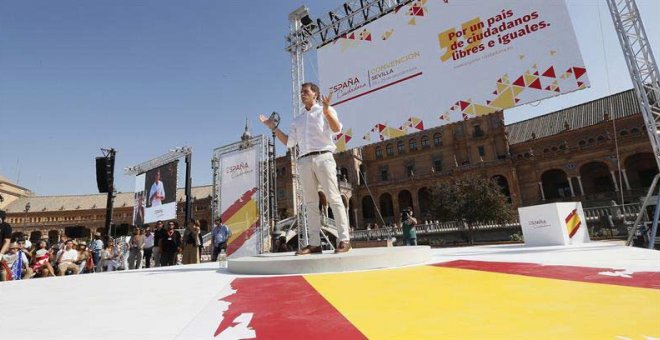 Rivera durante su intervención en el acto de Sevilla. (JOSÉ MANUEL VIDAL | EFE)