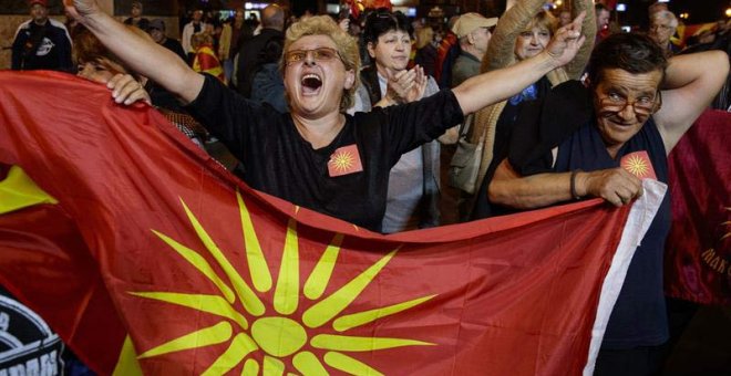 Opositores a la celebración de la consulta celebran los resultados. (EFE | EPA)