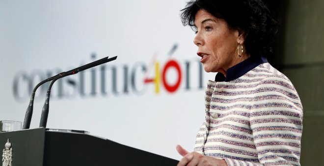 La ministra portavoz del Gobierno, Isabel Celaá, durante la rueda de prensa en el Palacio de la Moncloa para responder al ultimátum del presidente de la Generalitat, Quim Torra. EFE/ Mariscal