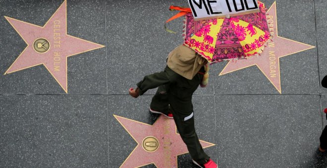 Una de las manifestantes de la marcha convocada por el movimiento #MeToo en Hollywood (Los Angeles, California, EEUU). REUTERS/Lucy Nicholson