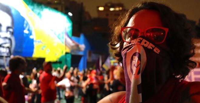 Miles de mujeres se manifestaron contra el ultraderechista Jair Bolsonaro al grito de 'Él no'. EFE