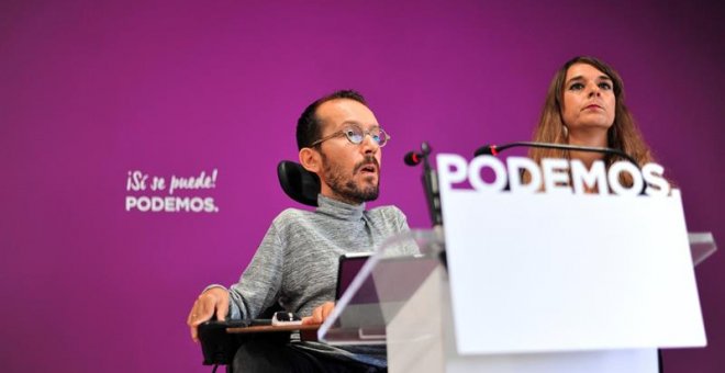Los portavoces de Podemos Pablo Echenique y Noelia Vera comparecen en rueda de prensa tras el Consejo de Coordinación de la formación. EFE/Diego Pérez Cabeza
