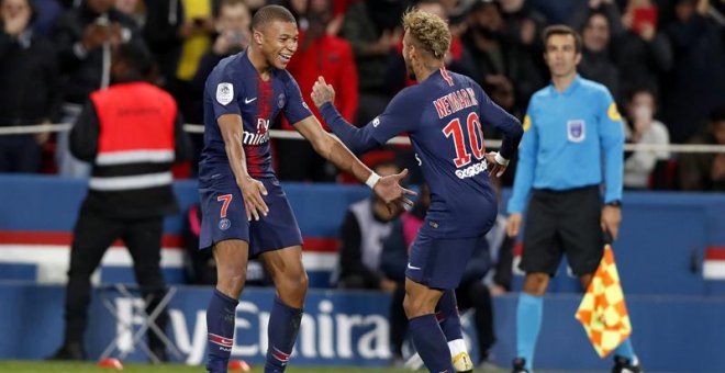 Mbappe y Neymar durante un partido. EFE
