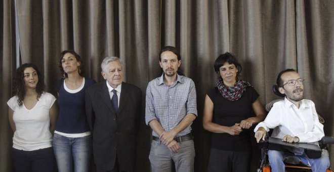 Los eurodiputados de Podemos, poco después de ser elegidos, en el Círculo de Bellas Artes de Madrid (2014) EFE
