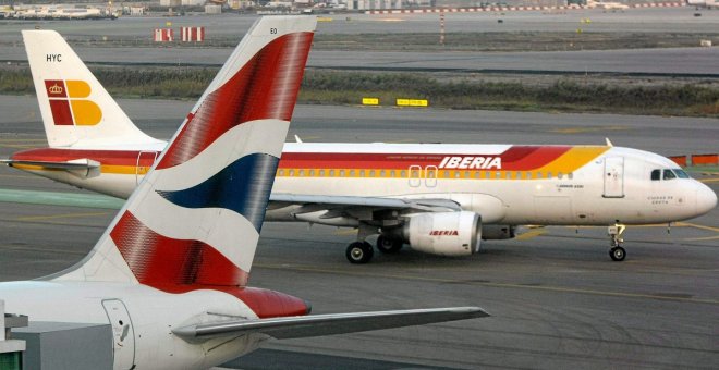 Aviones de Iberia y de British Airways en el aeropuerto de Barcelona. REUTERS/Albert Gea