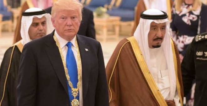 El presidente de EEUU, Donald Trump, junto al rey de Arabia Saudí, Salmán bin Abdelaziz. | EFE