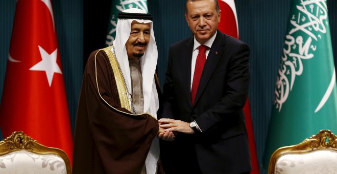 El rey de Arabia Saudí, Salman bin Abdelaziz, y el presidente turco, Tayyip Erdogan, el 12 de abril de 2016 en Ankara. REUTERS