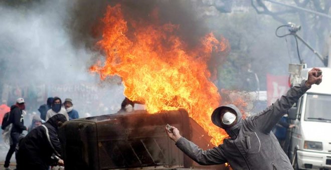 Protesta en Buenos Aires contra el presupuesto que el Gobierno de Macri quiere sacar adelante. (MARTÍN ACOSTA | REUTERS)