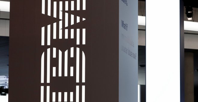 Logo de IBM en el último Mobile World Congress en Barcelona. REUTERS/Yves Herman